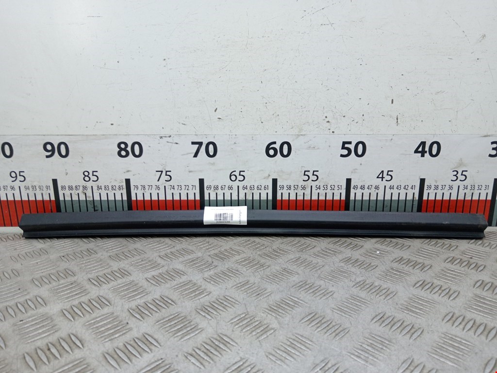 Уплотнитель (внутри) TESLA Model S I 2012-н.в.