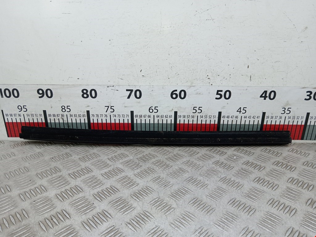 Уплотнитель (внутри) TESLA Model S I 2012-н.в.