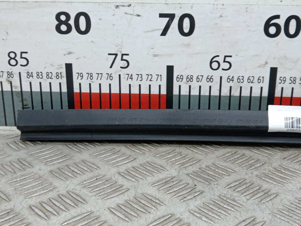 Уплотнитель (внутри) TESLA Model S I 2012-н.в.