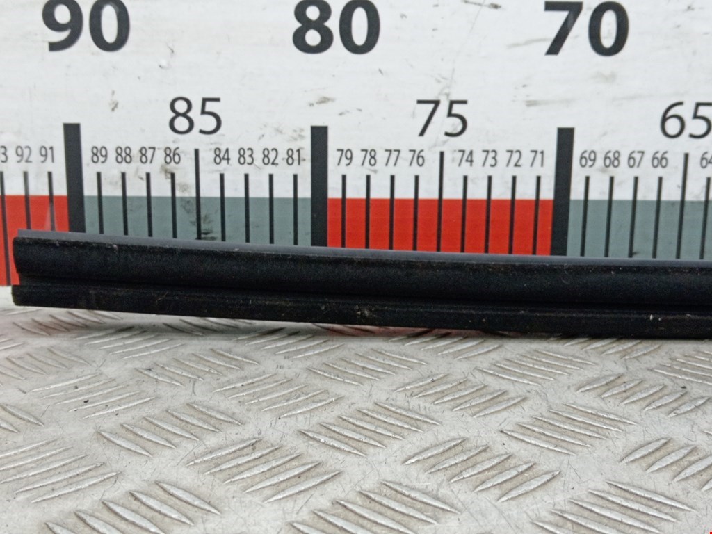 Уплотнитель (внутри) TESLA Model S I 2012-н.в.