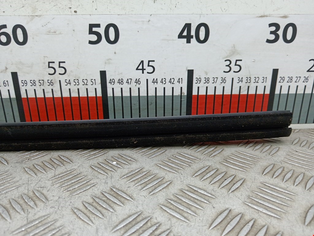 Уплотнитель (внутри) TESLA Model S I 2012-н.в.