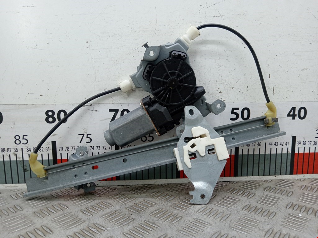 Стеклоподъемник задний правый NISSAN Qashqai J10 2006-2013