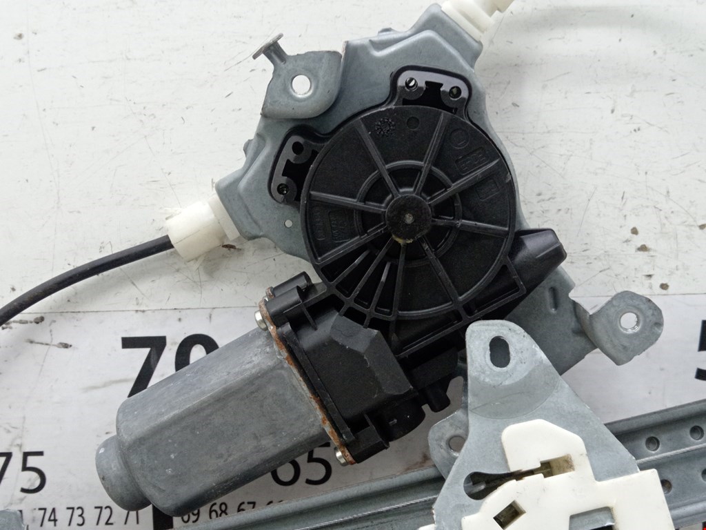 Стеклоподъемник задний правый NISSAN Qashqai J10 2006-2013