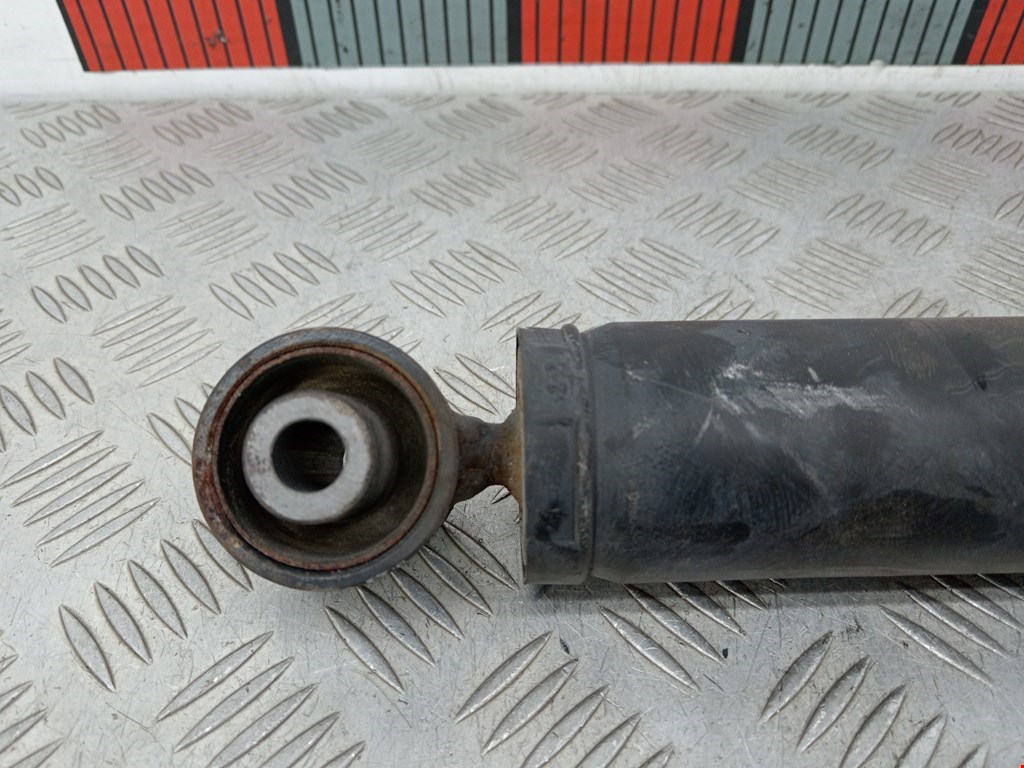 Амортизатор задний правый NISSAN Qashqai J10 2006-2013