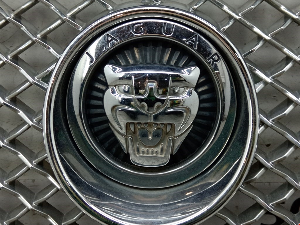 Решетка радиатора JAGUAR XF X250 2007-2015