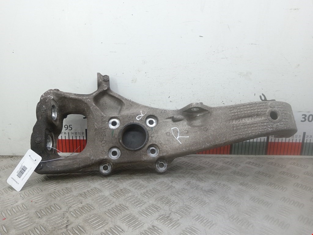 Кулак поворотный правый Tesla Model S (2012-2023)