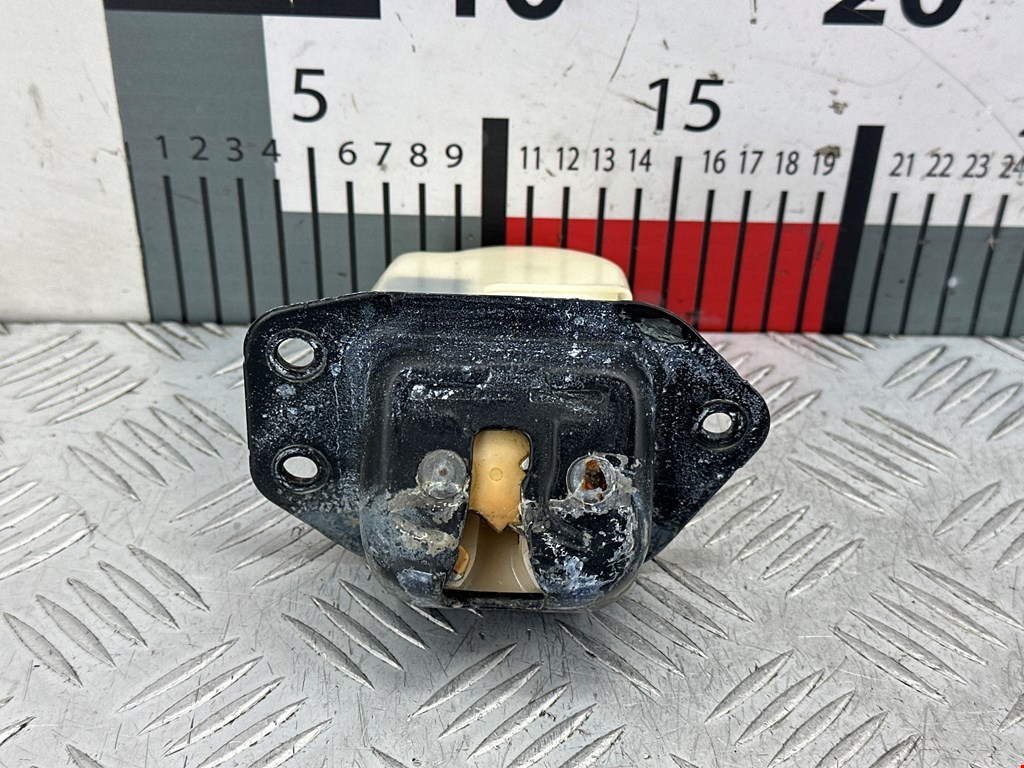 Замок крышки багажника Nissan Juke (2010-2019)