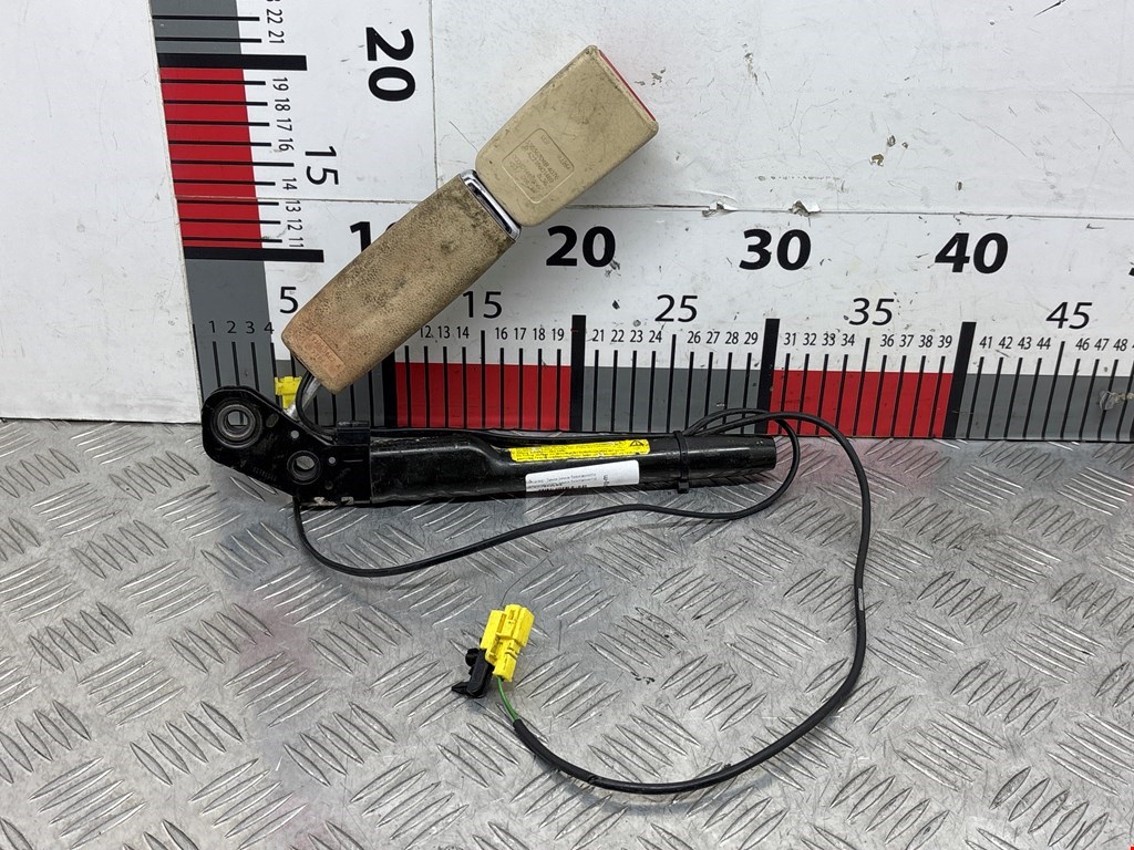 Замок ремня безопасности (преднатяжитель ремня безопасности) Mercedes S-Class (W221) (2005-2013)