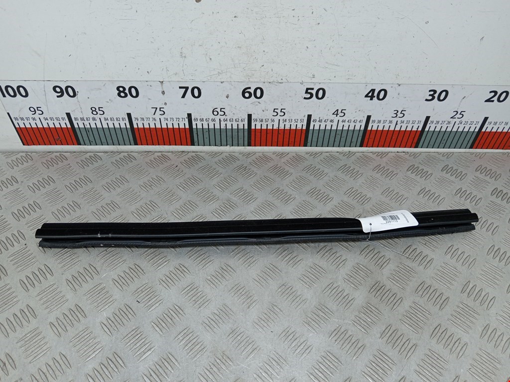 Уплотнитель (внутри) TESLA Model S I 2012-н.в.