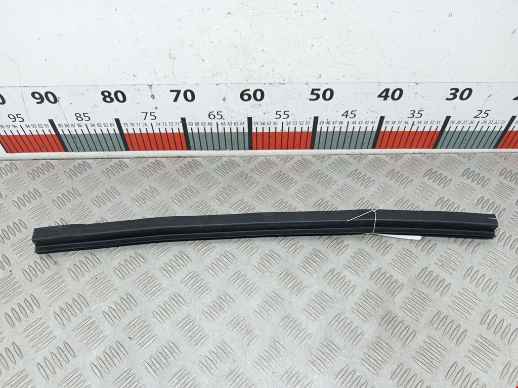 Уплотнитель (внутри) TESLA Model S I 2012-н.в.