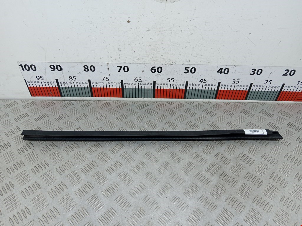 Уплотнитель (внутри) TESLA Model S I 2012-н.в.