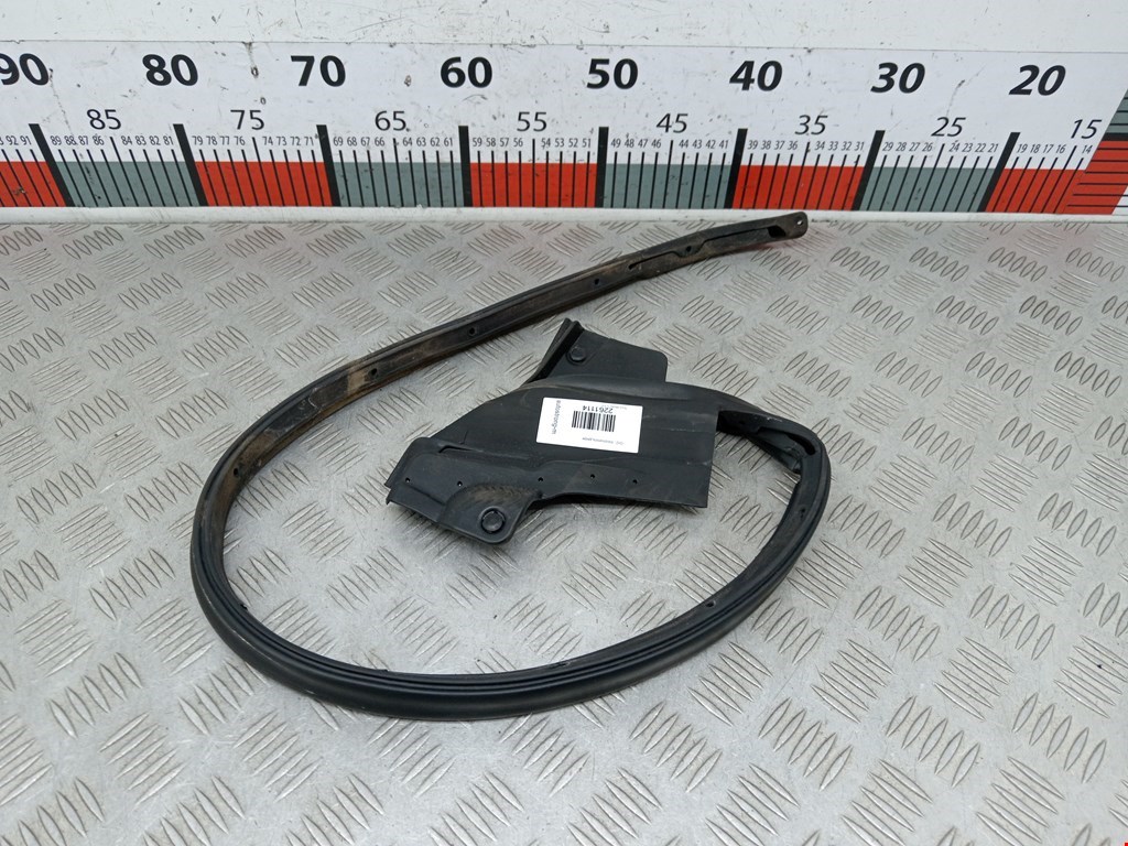 Уплотнитель двери TESLA Model S I 2012-н.в.