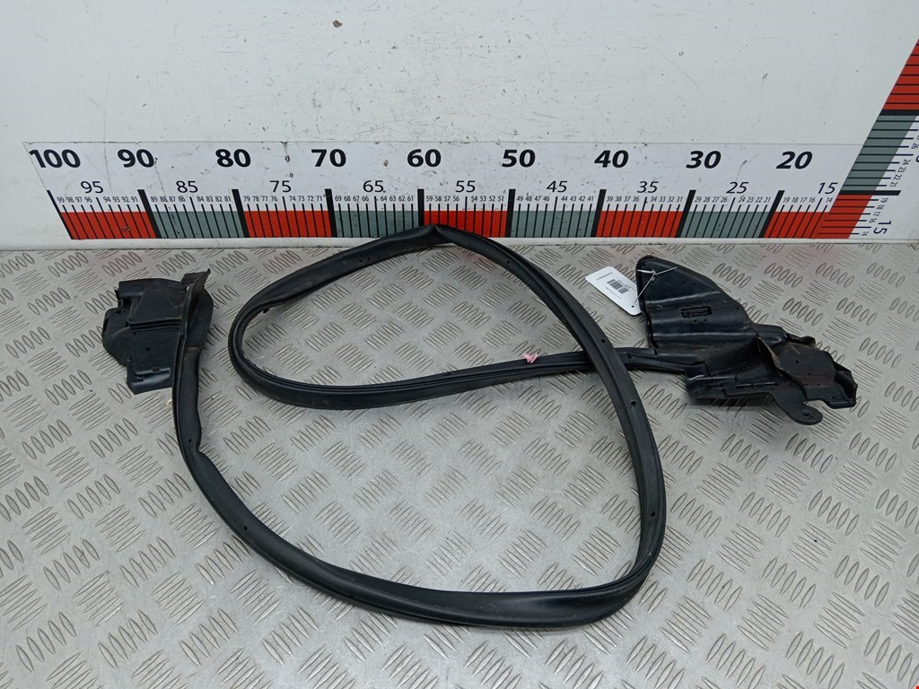 Уплотнитель двери TESLA Model S I 2012-н.в.