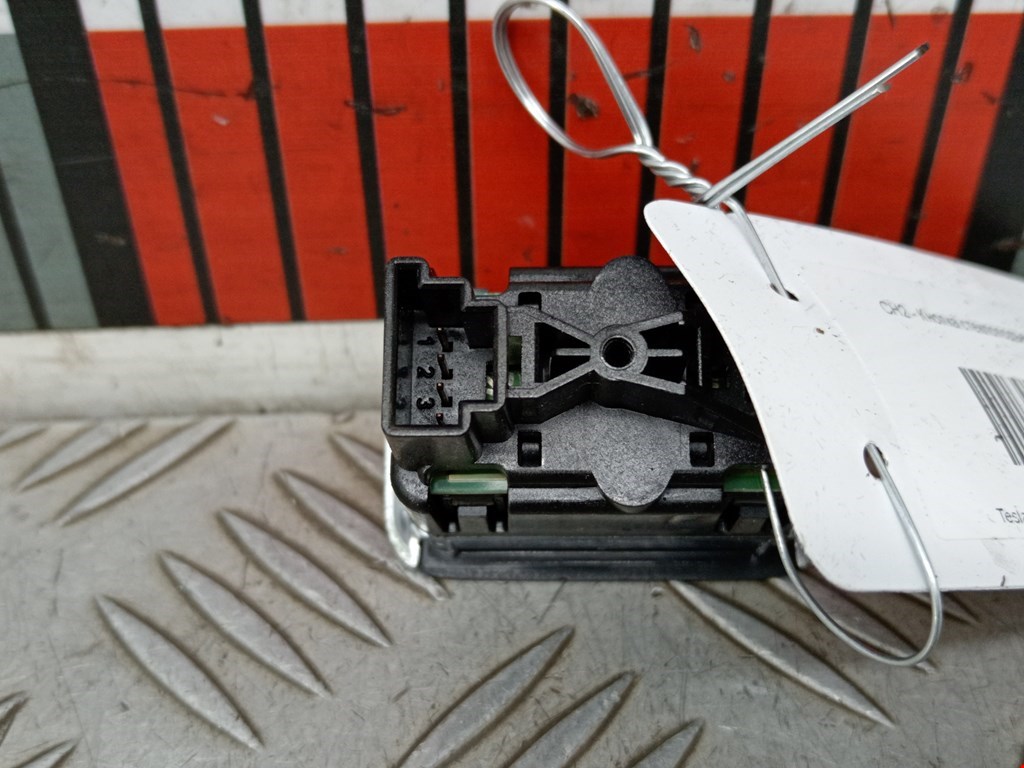 Кнопка стеклоподъемника TESLA Model S I 2012-н.в.