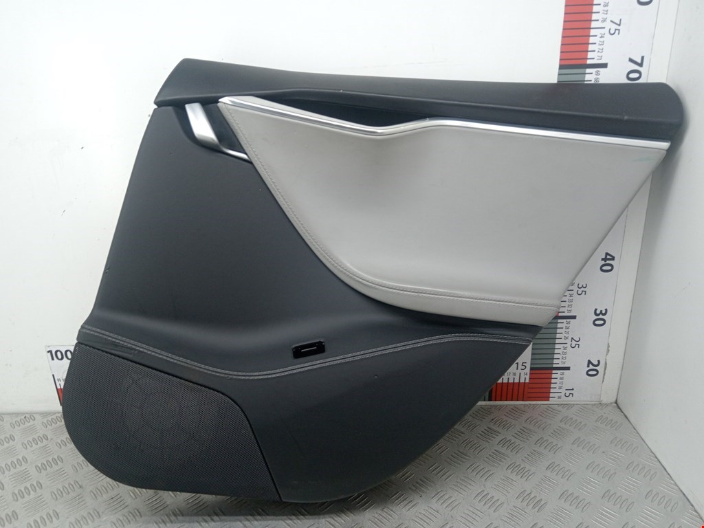 Обшивка двери задняя правая TESLA Model S I 2012-н.в.
