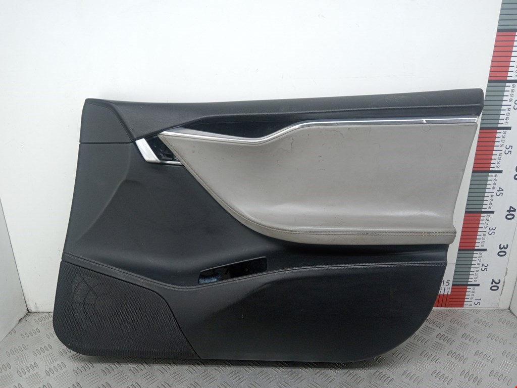 Обшивка двери передняя правая TESLA Model S I 2012-н.в.