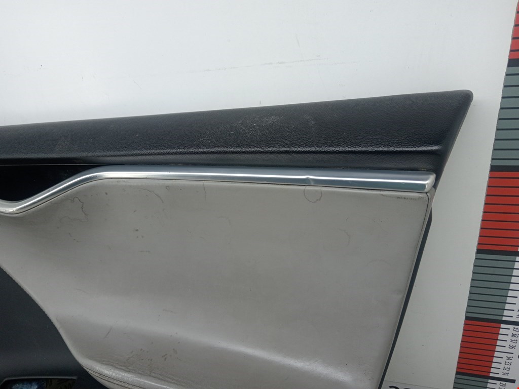 Обшивка двери передняя правая TESLA Model S I 2012-н.в.