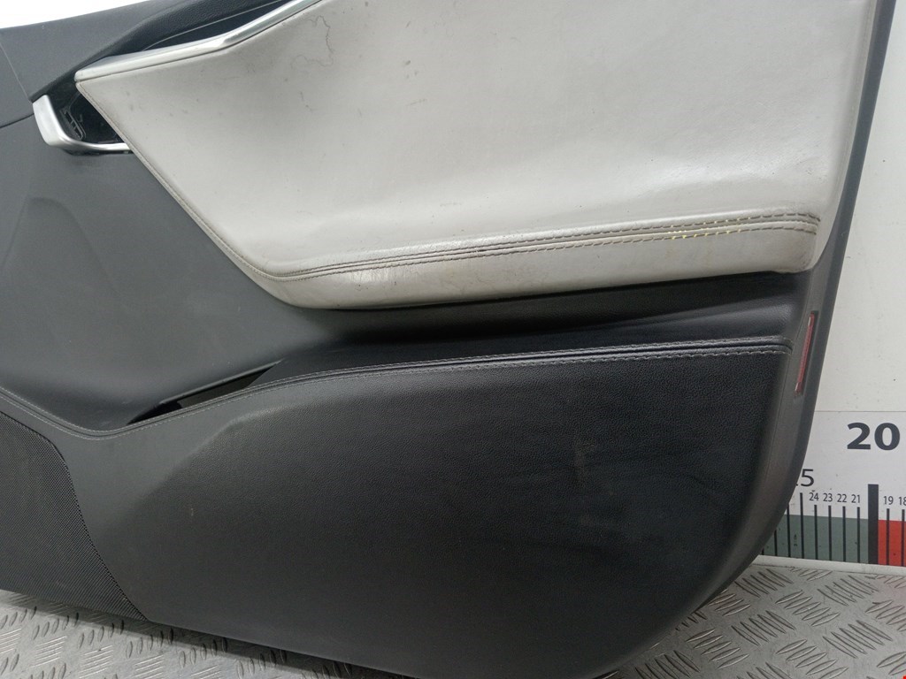 Обшивка двери передняя правая TESLA Model S I 2012-н.в.