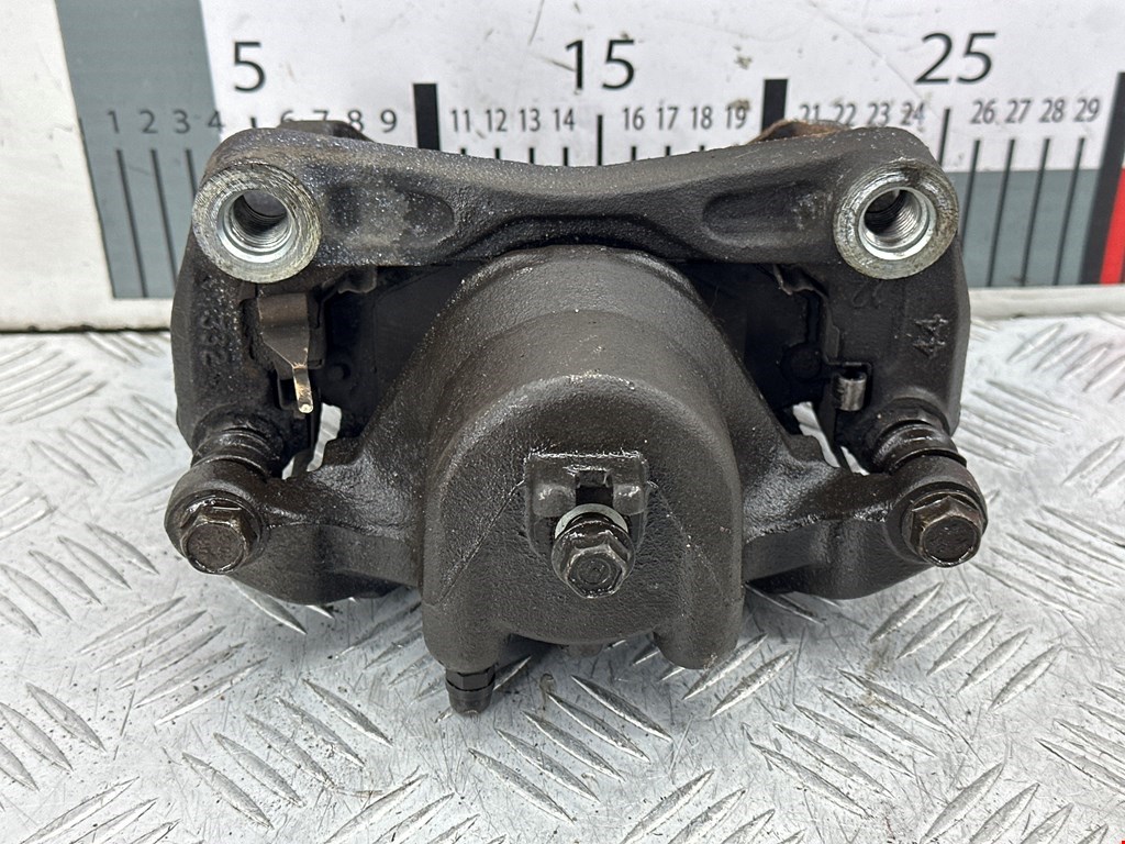 Суппорт передний правый NISSAN Juke 2010-2019