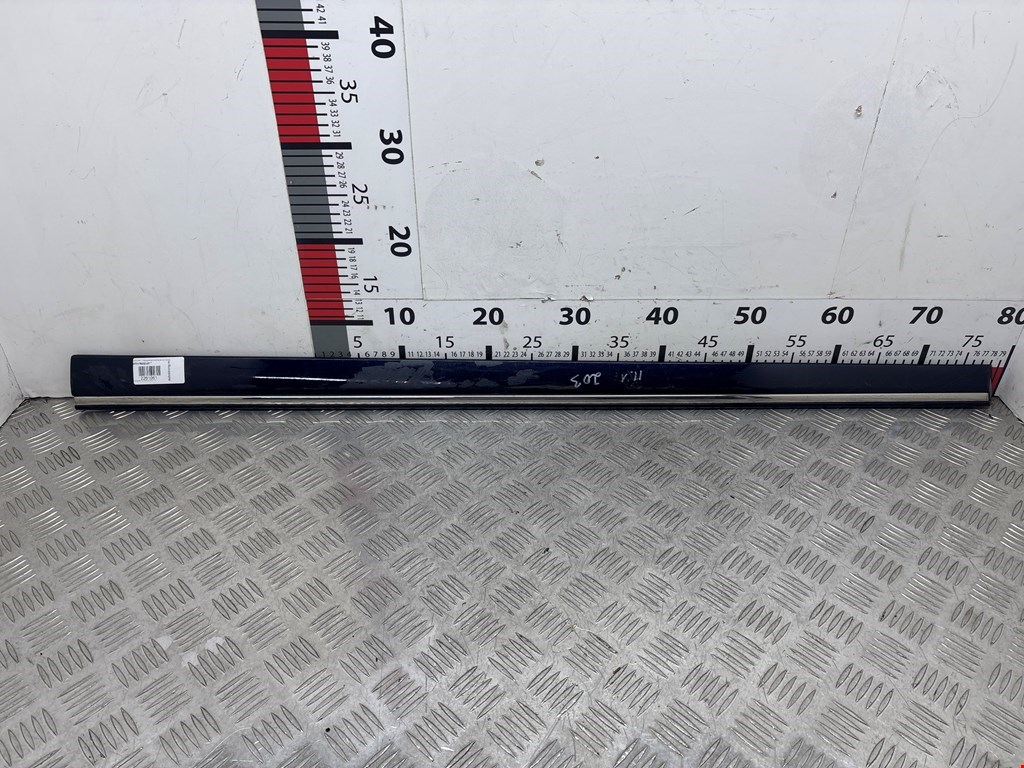 Накладка декоративная (молдинг) двери передней левой Mercedes C-Class (W203) (2000-2008)