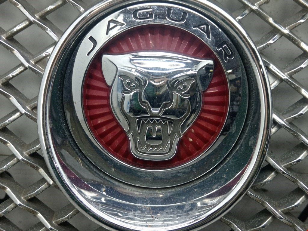Решетка радиатора JAGUAR XF X250 2007-2015