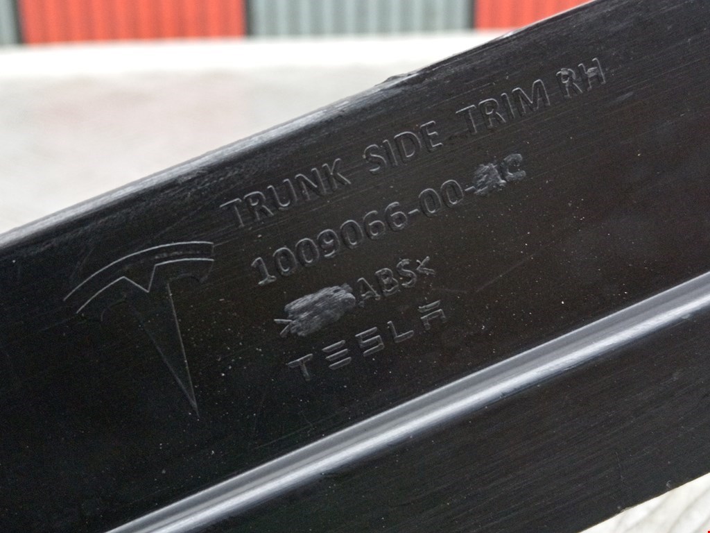 Обшивка багажника TESLA Model S I 2012-н.в.