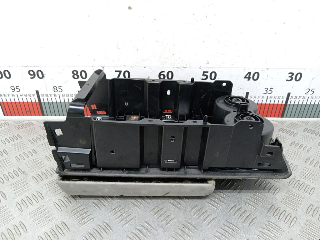 Подлокотник в салон TESLA Model S I 2012-н.в.