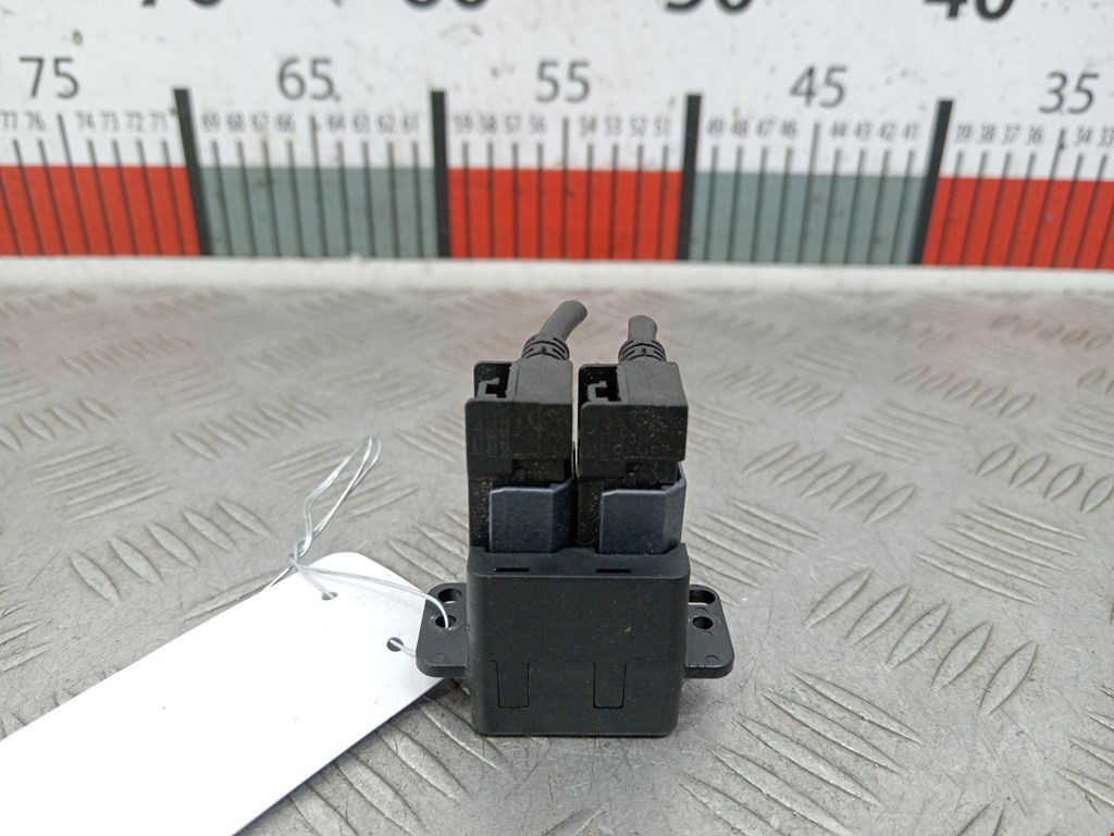 Разъем AUX/USB TESLA Model S I 2012-н.в.