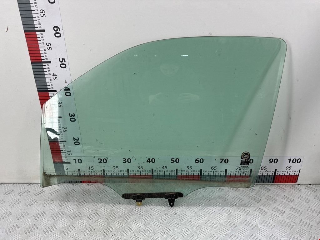 Стекло двери переднее левое NISSAN Navara III D40 2005-2015