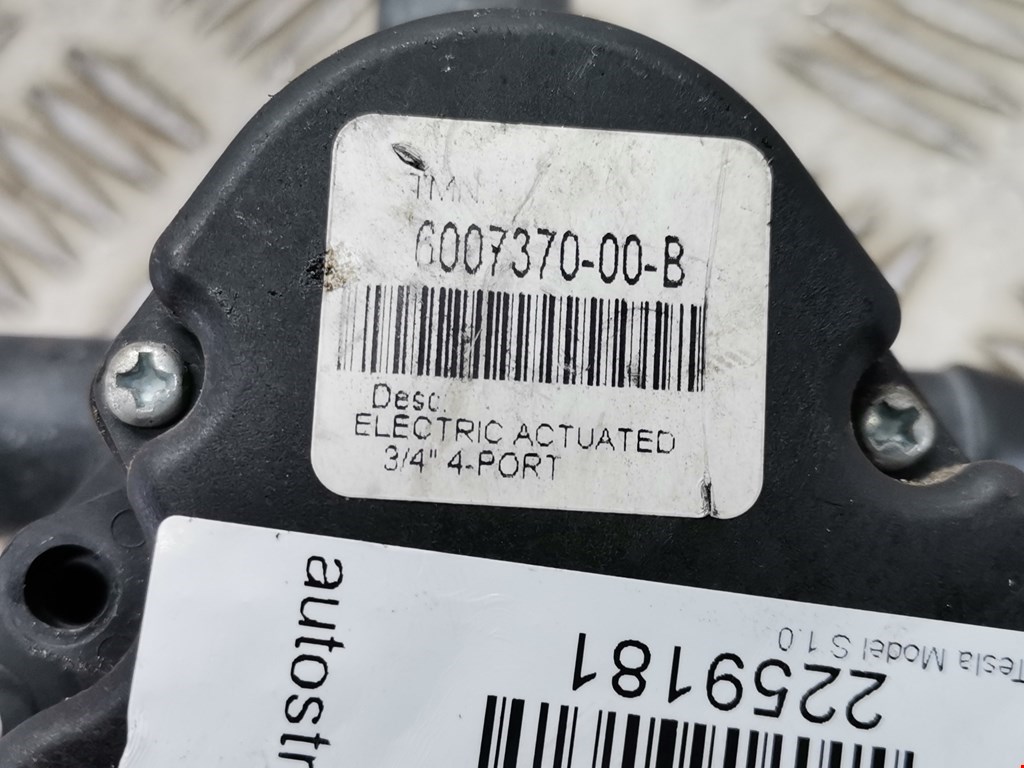 Тройник системы охлаждения TESLA Model S I 2012-н.в.