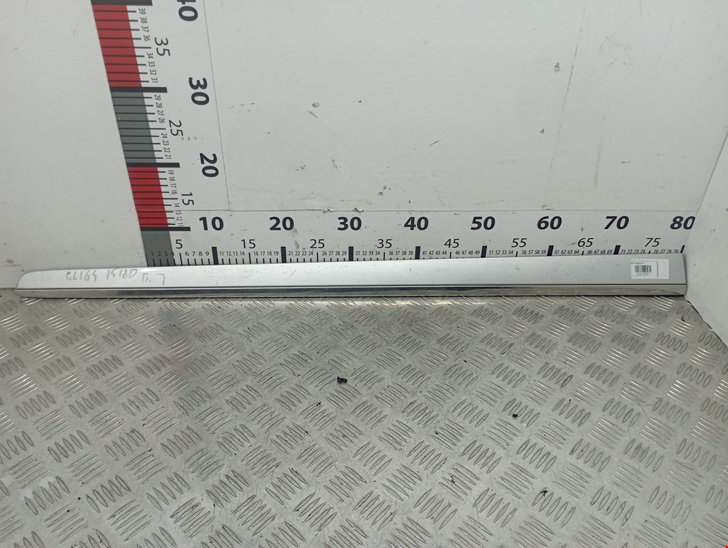 Накладка декоративная (молдинг) двери передней правой Mercedes GL-Class (X164) (2006-2012)