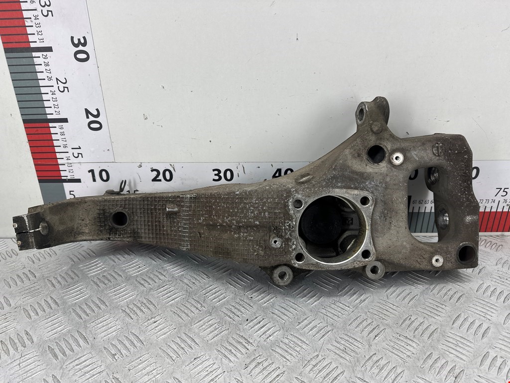 Кулак поворотный правый Tesla Model S (2012-2023)