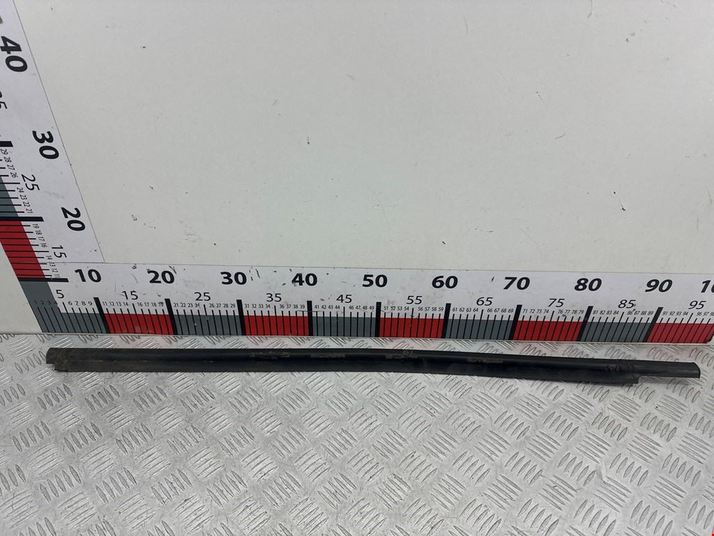 Накладка декоративная (молдинг) стекла двери передней правой Renault Laguna 2 (2000-2007)