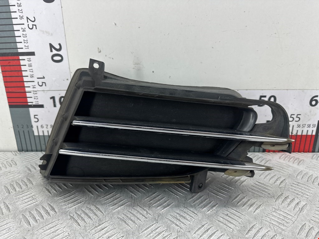 Люверс левый бампера переднего Tesla Model S (2012-2023)