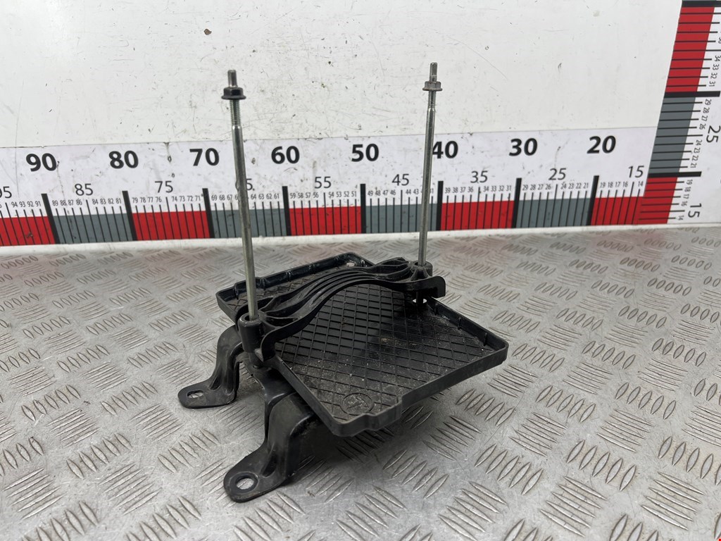 Крепление АКБ (корпус/подставка) TESLA Model S I 2012-н.в.