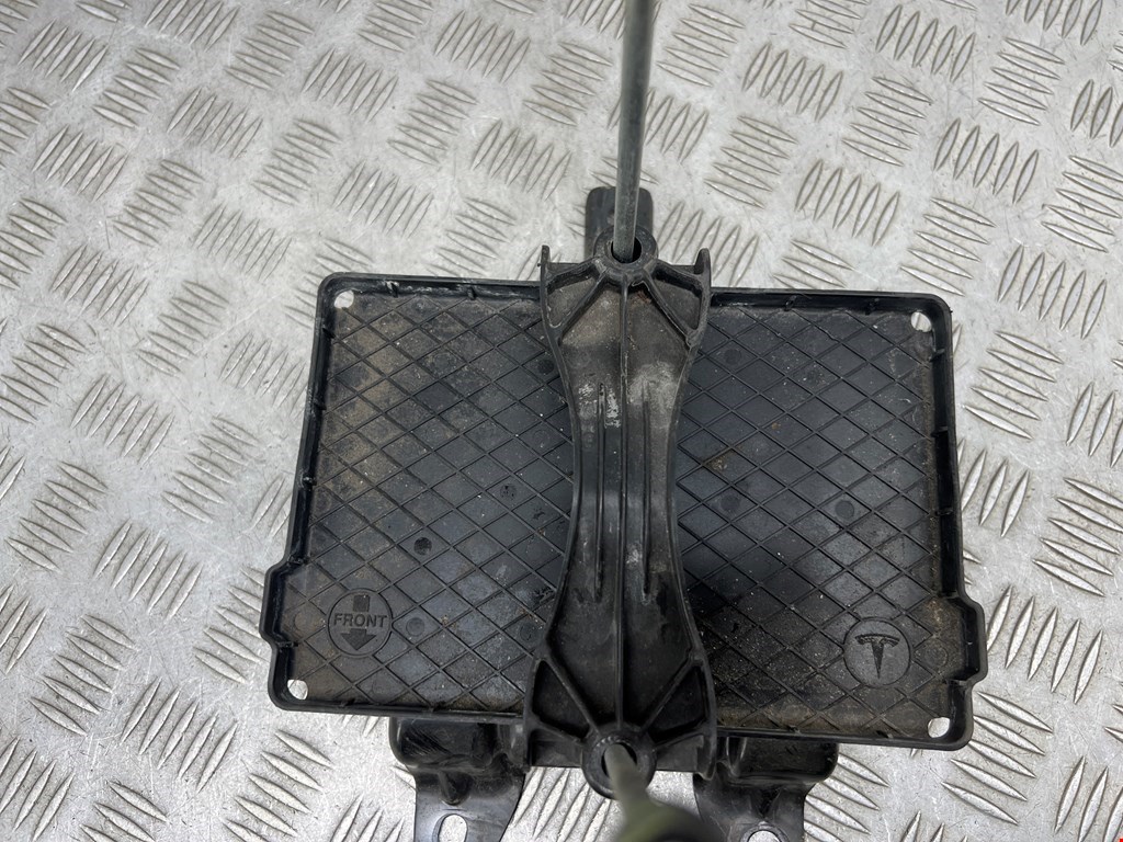 Крепление АКБ (корпус/подставка) TESLA Model S I 2012-н.в.