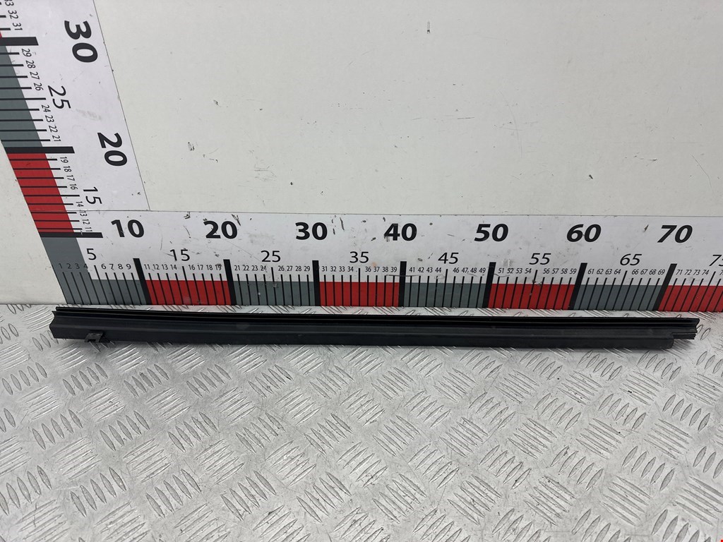 Уплотнитель (внутри) TESLA Model S I 2012-н.в.