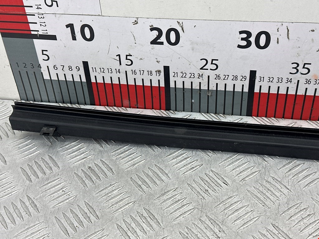 Уплотнитель (внутри) TESLA Model S I 2012-н.в.