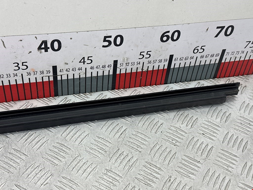 Уплотнитель (внутри) TESLA Model S I 2012-н.в.