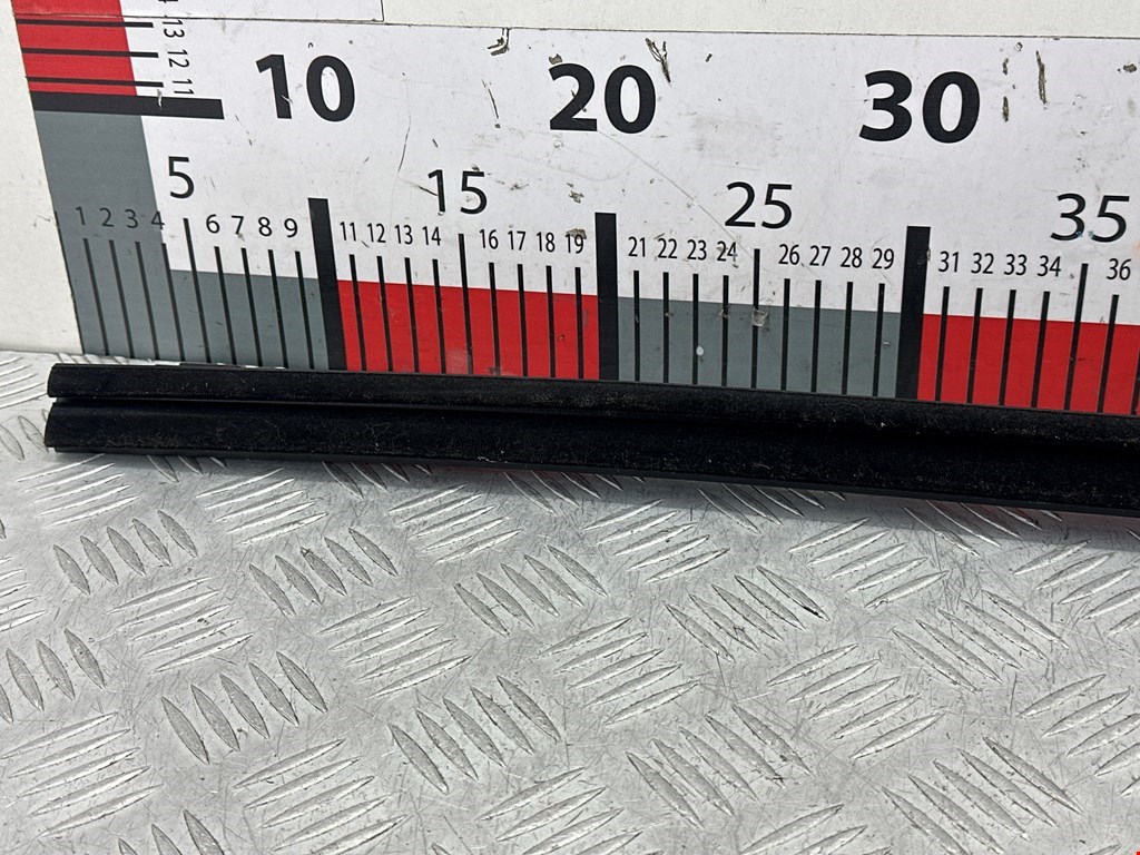 Уплотнитель (внутри) TESLA Model S I 2012-н.в.