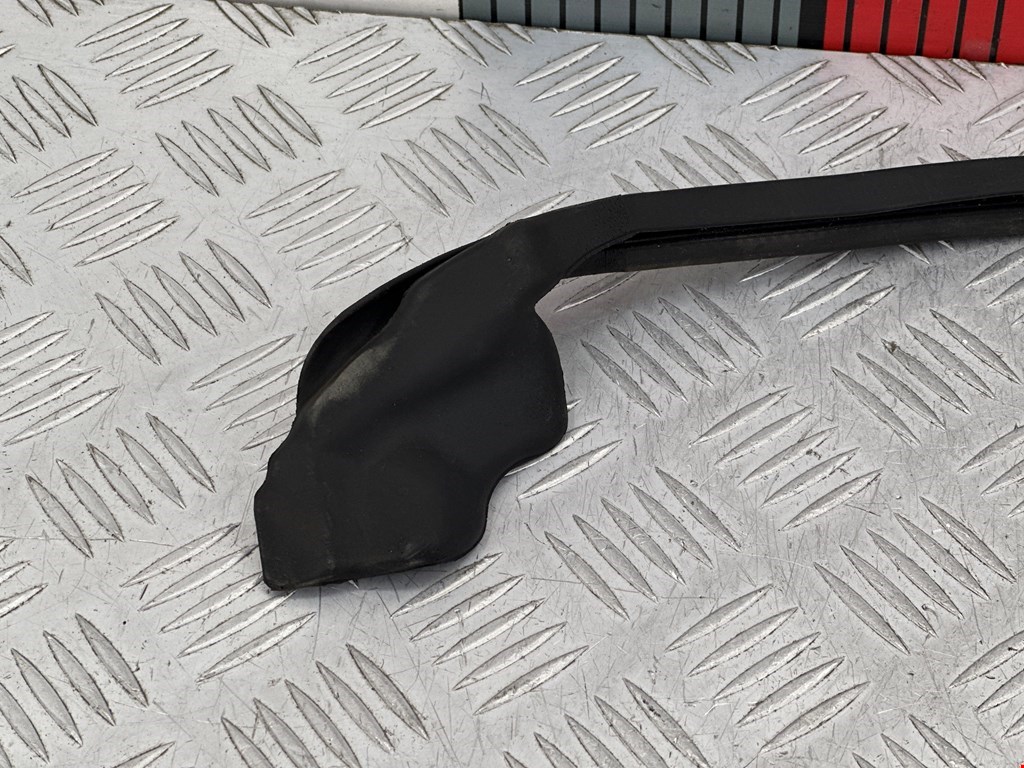 Уплотнитель двери TESLA Model S I 2012-н.в.