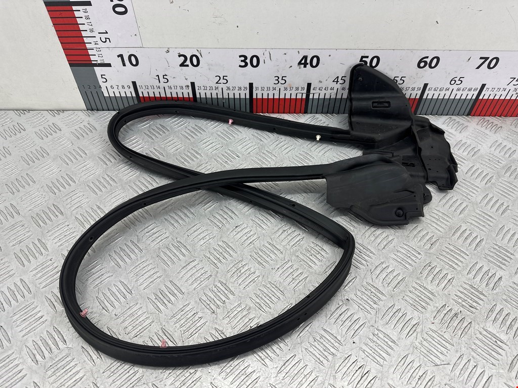 Уплотнитель двери TESLA Model S I 2012-н.в.