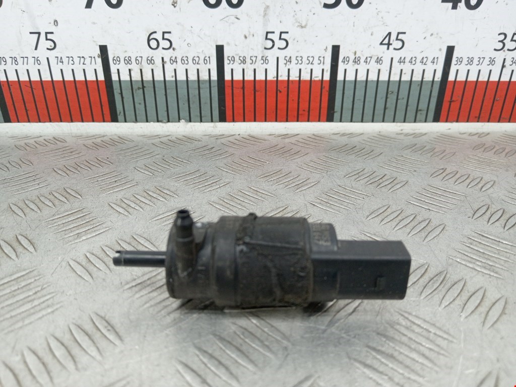 Насос (моторчик) омывателя Audi A6 C7 (2011-2018)