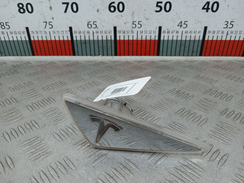 Повторитель на крыло TESLA Model S I 2012-н.в.