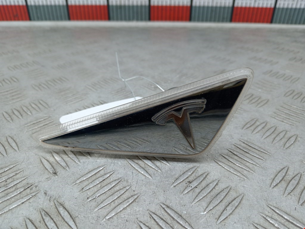 Повторитель на крыло TESLA Model S I 2012-н.в.