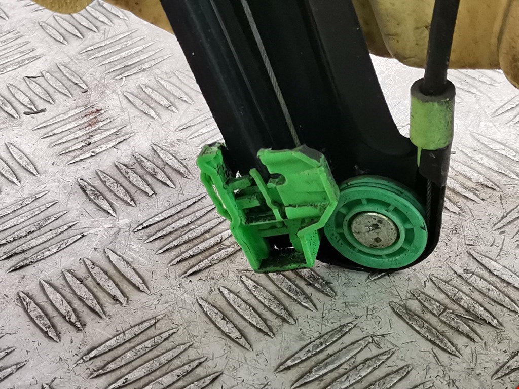 Стеклоподъемник передний правый AUDI A4 B5 1995-2001