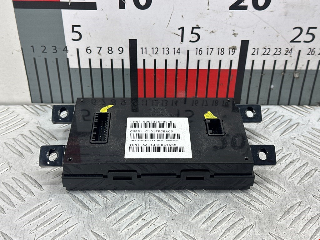 Блок управления климат-контроля Tesla Model S (2012-2023)