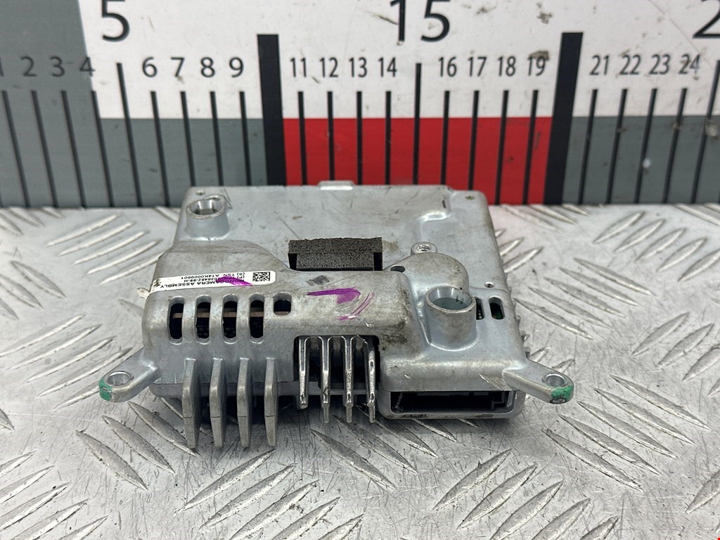 Камера переднего вида Tesla Model S (2012-2023)