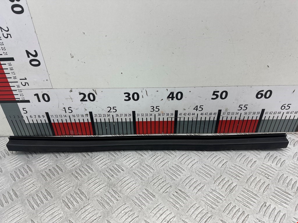 Уплотнитель (внутри) TESLA Model S I 2012-н.в.