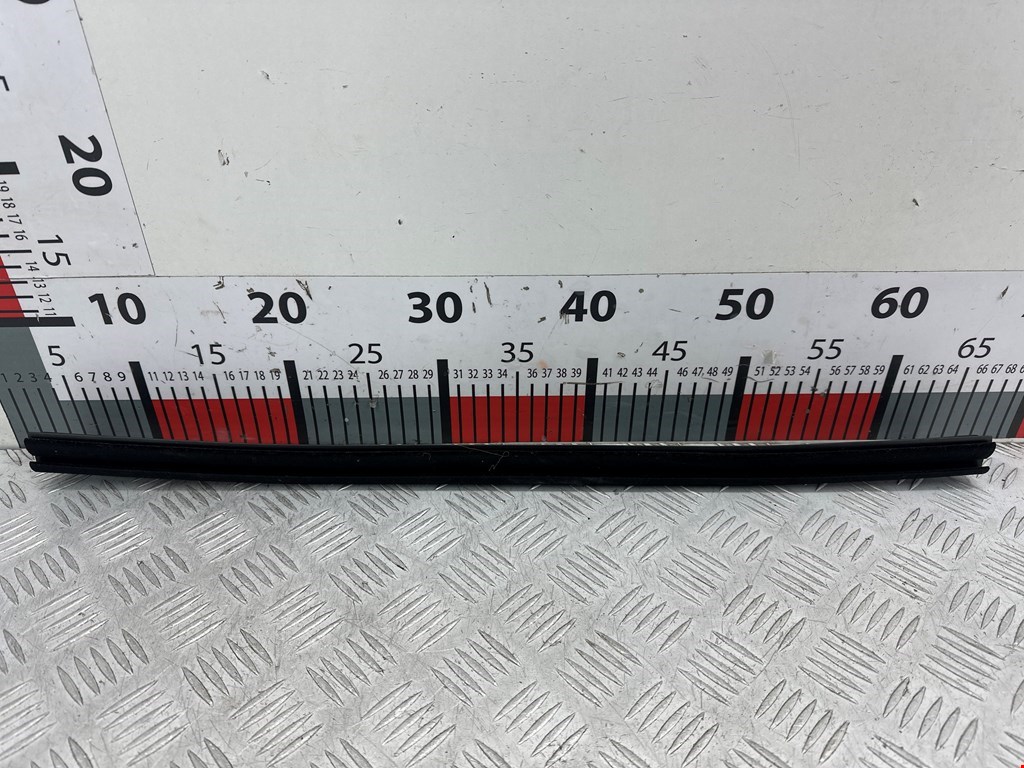 Уплотнитель (внутри) TESLA Model S I 2012-н.в.